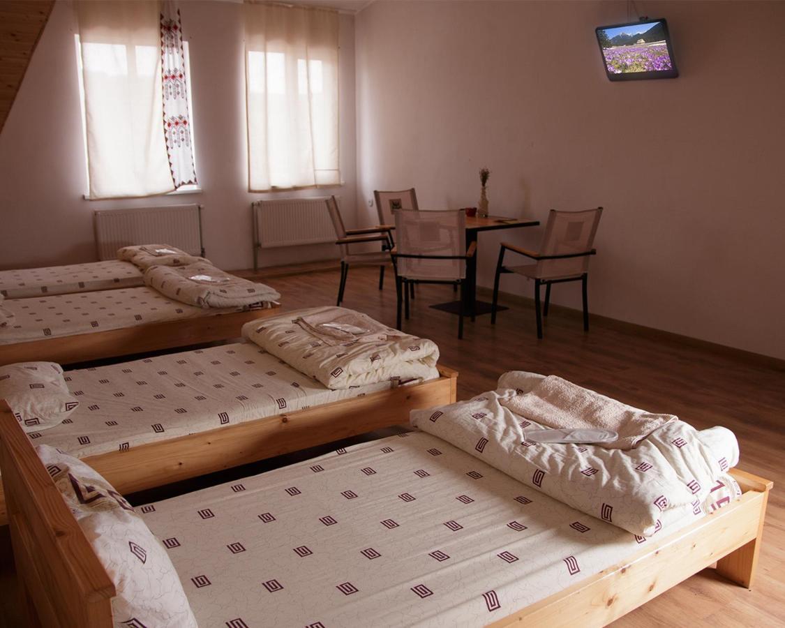 U Dvori Hotel Podgorodtsy Exterior photo